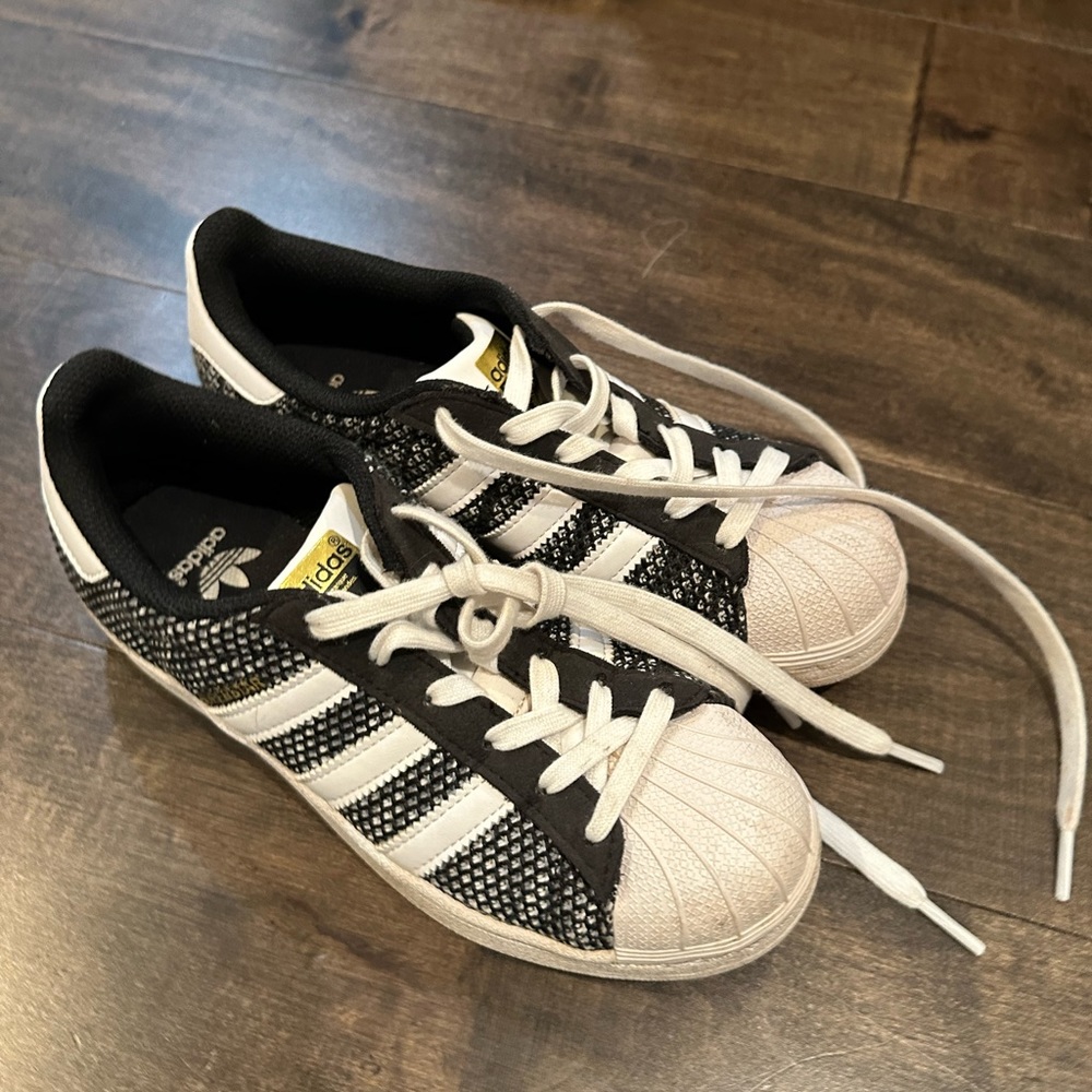 Adidas big kid size 4. Hardly ever worn. Boys.
